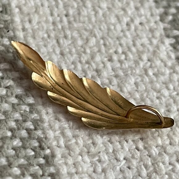 Vintage 14K Gold Feather Charm - Picture 4 of 6